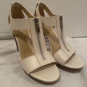 NWOB Michael Kors Berkley T Strap 7.5